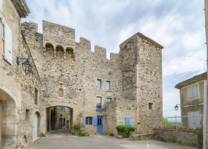 La Tour Des Remparts